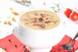 Чаудър с царевица и червена чушка